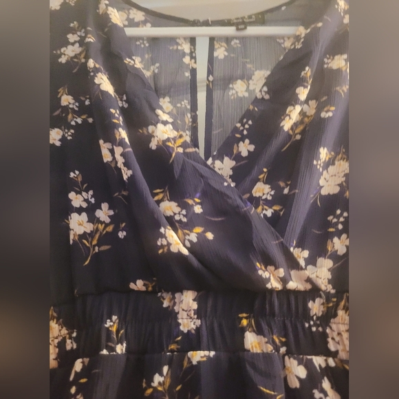 ✨️Trixxi Blue and White Floral Long Sleeve Dress - Picture 9 of 12